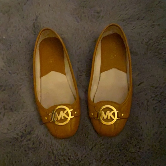 Micheal Kors Flats - Picture 1 of 12